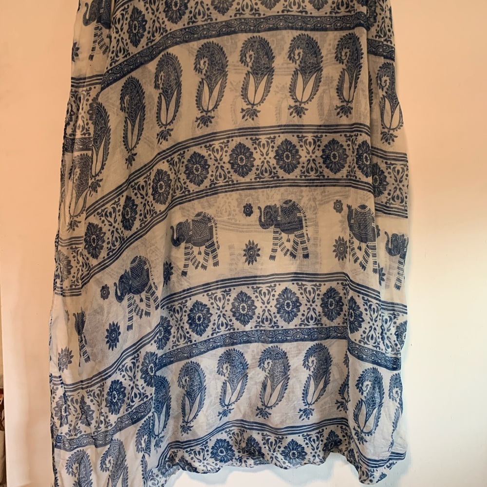 Blue/cream scarf, long
